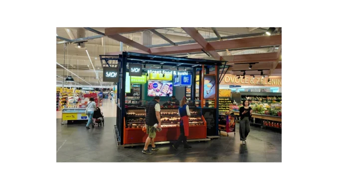 Sushi přímo v Tesco: novinka v pražských Letňanech