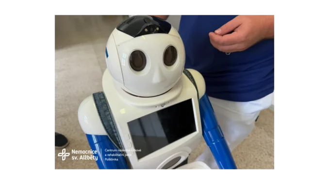 Rehabilitace s robotem a AI v Nemocnici sv. Alžběty